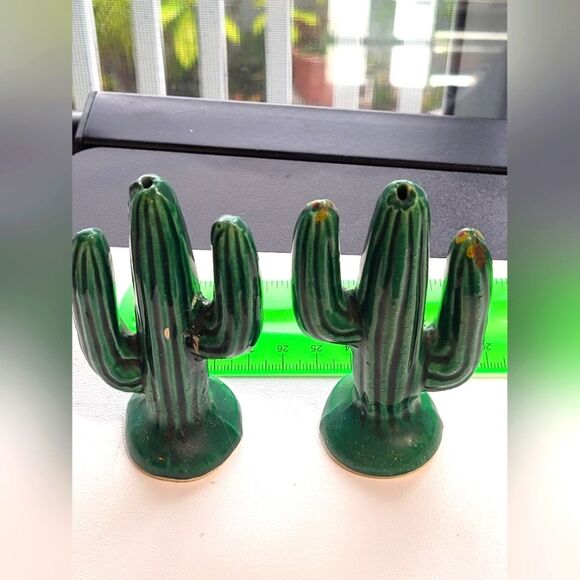 Vintage Salt and Pepper Shakers - Picture 4 of 9